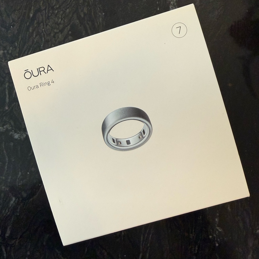 Oura Ring 4 in Brushed Silver, size 7